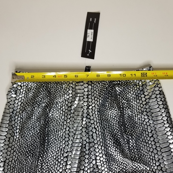 True Rock Black Silver Metallic Leggings Crocodile Gator‎ Print Women's S… - Picture 9 of 11